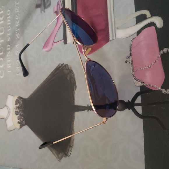 F21 Aviator Sunglasses 🕶 - Picture 7 of 11